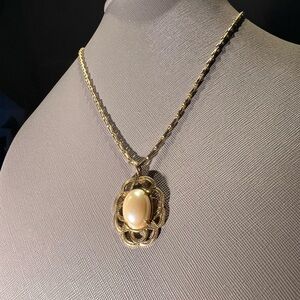 Unique Bargains Gold and Cream Faux Pearl Necklace